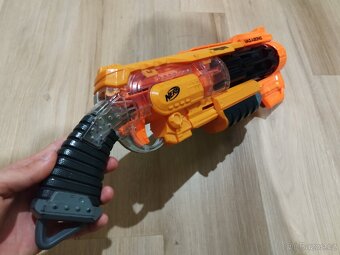 Nerf Vagabond + 28 šipek
- 4