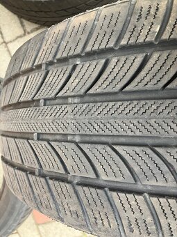 Prodám zimní pneu 235/55R17 103V - 4