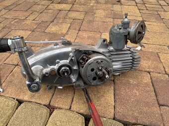 motor Jawa 550 - 4