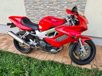 Honda VTR 1000 Firestorm - 4