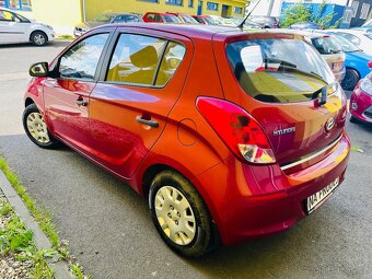 HYUNDAI i 20 1.2 i BENZÍN NAJETO JEN 99 TIS KM - 4