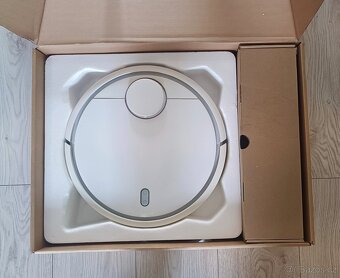 Xiaomi Mi Robot Vacuum + doplňky - 4