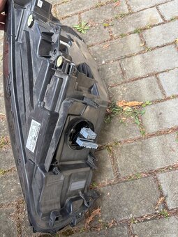 Světlomet Volvo XC40 - 4