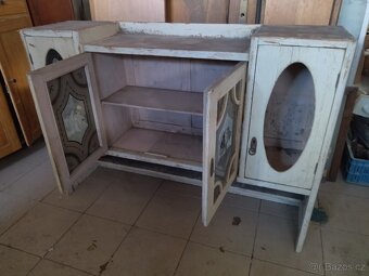 Starý kredenc - pouze horní část - 4