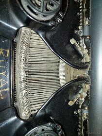 Psací stroj Royal - 4