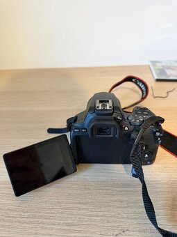 Canon EOS 250D + EF-S 18-55mm - 4