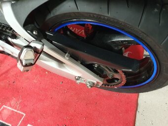 SUZUKI GSR 600 - TOP STAV - 4