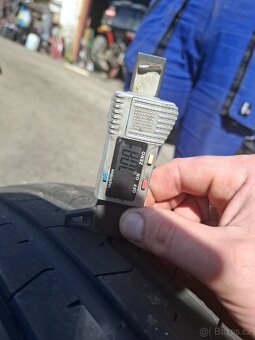 Pneu PIRELLI 245/45 R20 - 4