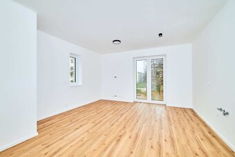 Moderní byt 1+kk s balkonem, parkovacím stáním a zahradou, l - 4