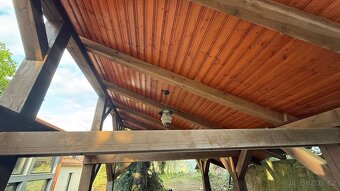 Dřevěná pergola se střechou z tašek - 4