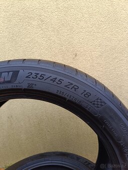 2ks zanovni letni 235/45/18 Michelin - 4