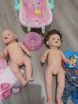Baby born v sedacce se starsim bratrickem - 4