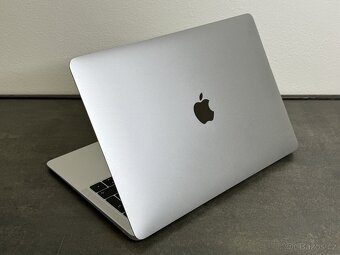MacBook Air 13" 2018 i5 / 128GB SSD / 8GB Silver - 4