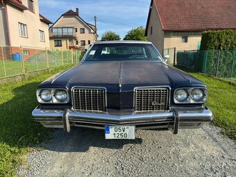 Oldsmobile Ninety-Eight Regency Coupe - 4