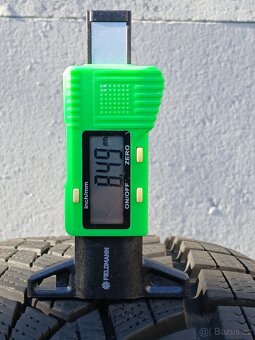 Zánovní zimní pneu Goodyear 215/55/18 super vzorek 8,5mm za - 4