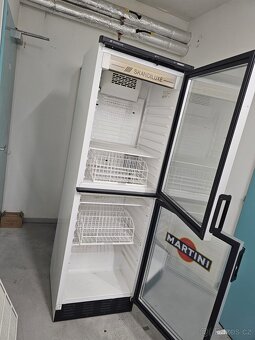 chladnička s vitrínou - 4