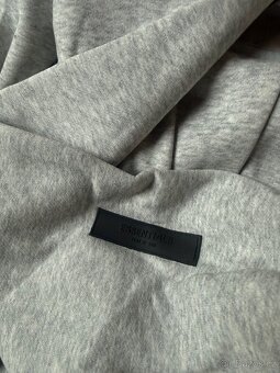 Essentials mikina velikosti L - 4