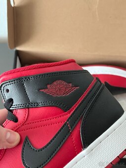 Air Jordan 1 Mid Reverse Bred -39 - 4