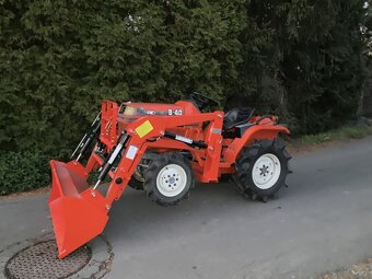 Malotraktor Kubota B-40 s nakladačem - 4