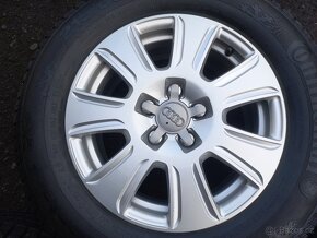 Prodám sadu Orig ALU kol Audi 215/65R16 zimní - 4