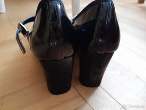Nové lakové lodičky s páskem Baťa Insole 38 - 4