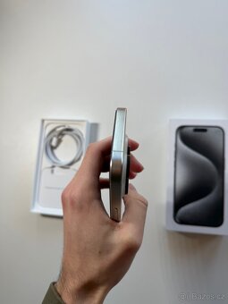 Apple iPhone 15 PRO 128 GB Bílý titan - 4