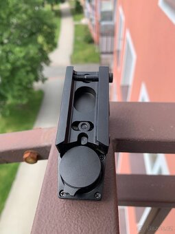 Red dot kolimátor - 20 mm rail - 4 režimy - 2 barvy - 4