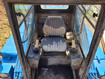 Smykový nakladač UNC 750 na prodej - 4