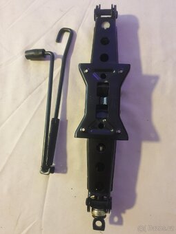 0riginal zvedák Škoda  , Volkswagen. - 4