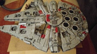 LEGO Star Wars Ultimate Collector's Millennium Falcon 10179 - 4