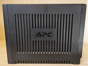 APC UPS 700VA - záložní zdroj - 4