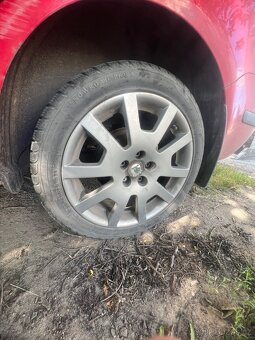 Prodám kola R16 z Fabie 1 RS 5x100 – lakovaná do tmavě šedé - 4