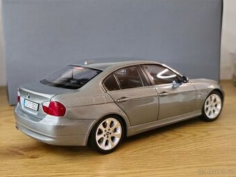 BMW E90 1:18 Kyosho - 4