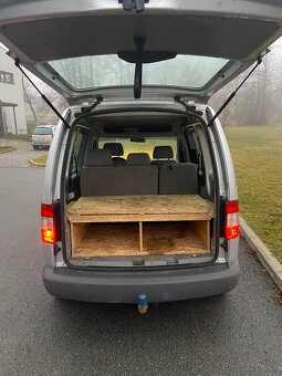 VW Caddy 1.4 benzín se spací vestavbou - 4