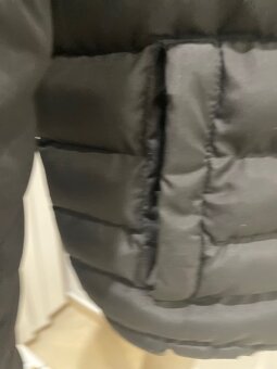 Značková prošívaná bunda s kapucí - 4