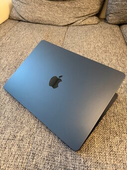 13” Macbook Air M2 16/256GB, téměř nový v záruce - 4