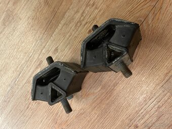 Silentbloky motoru BMW e30 na motory m40 - 4