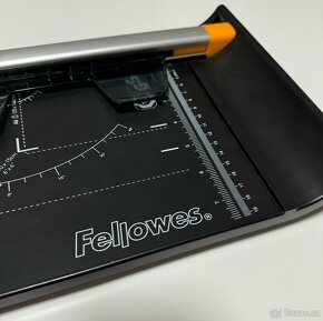 Kotoučová řezačka "Neutron A4+", A4, 10 listů, FELLOWES - 4