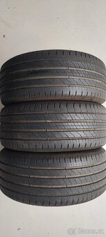 3ks 225/45/17 Goodyear Efficient Grip, 2023, 8.0mm - 4
