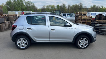 323. Dacia Sandero 1.6B - 4