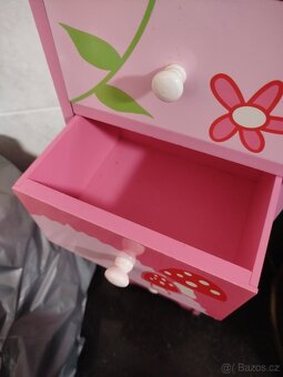 Dětská růžová skříňka - 4