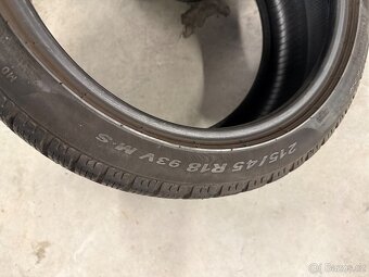 prodám zimní 215/45/18 Pirelli - 4