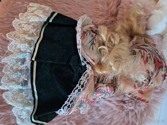 Porcelánová panenka 25 cm - 4