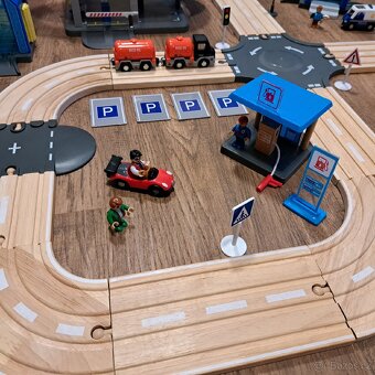 Koleje, vláček, městečko, letiště - 4