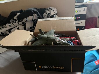 KRABICE AUTÍČEK - 4