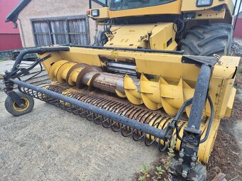Samojízdná sklízecí řezačka New Holland fx 38 - 4