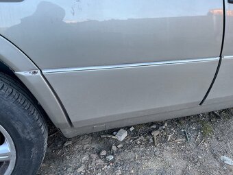Boční plasty Mercedes w124 - 4