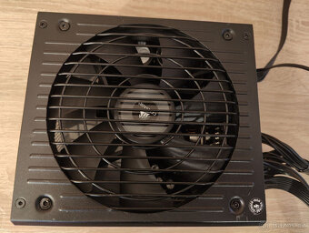 Modulární ATX zdroj CORSAIR RM750, 80 PLUS Gold, herní PC - 4