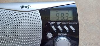 Přenosné FM rádio, do zásuvky i na baterie - 4