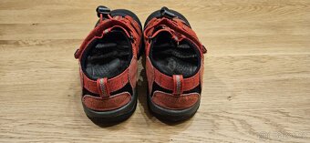 Dětské červené sandály KEEN velikost 34 - 4